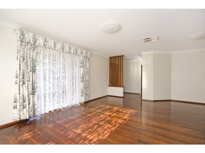 1 Silkwood Close, Halls Head WA 6210