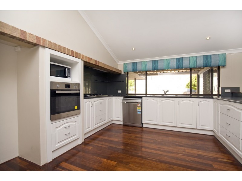 1 Silkwood Close, Halls Head WA 6210