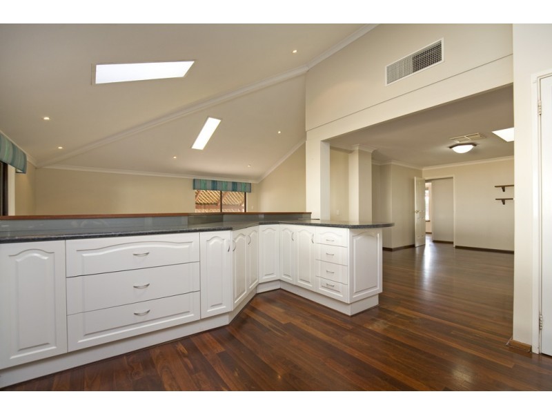 1 Silkwood Close, Halls Head WA 6210