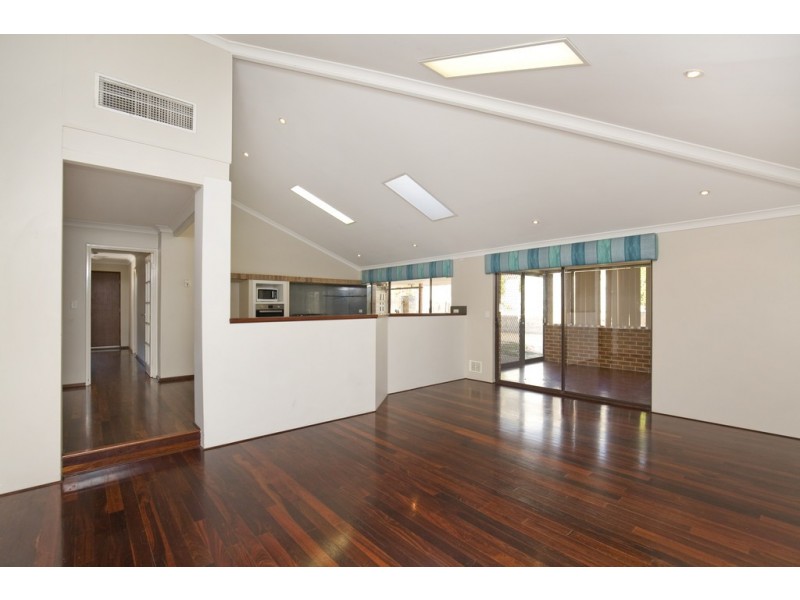 1 Silkwood Close, Halls Head WA 6210