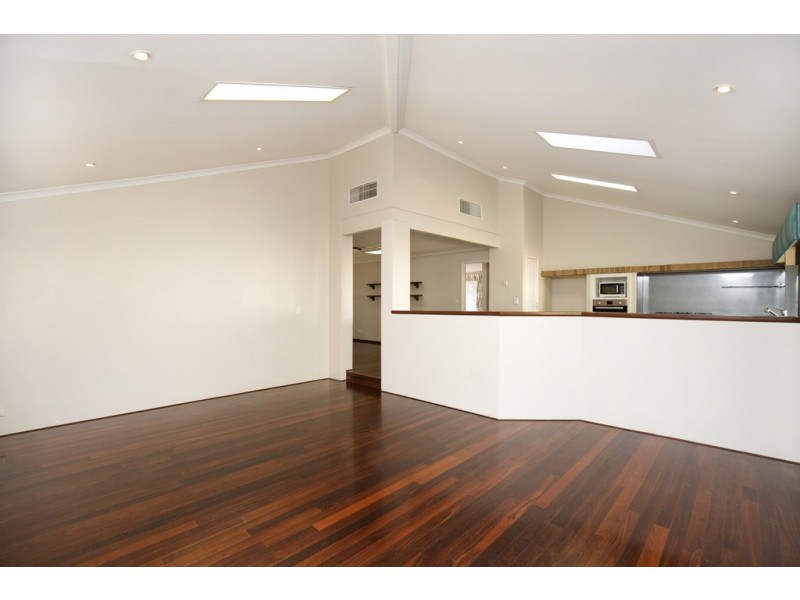 1 Silkwood Close, Halls Head WA 6210