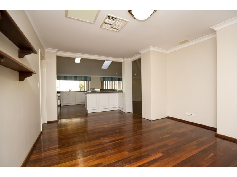 1 Silkwood Close, Halls Head WA 6210