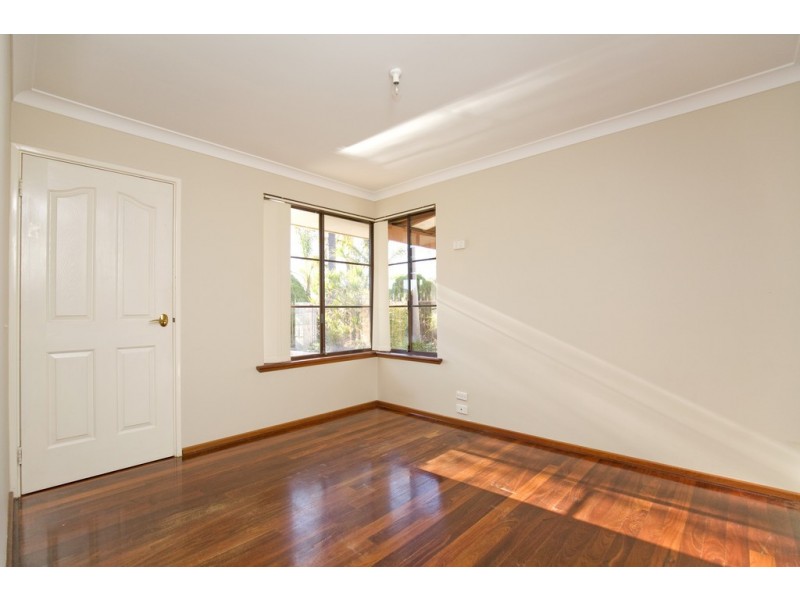 1 Silkwood Close, Halls Head WA 6210