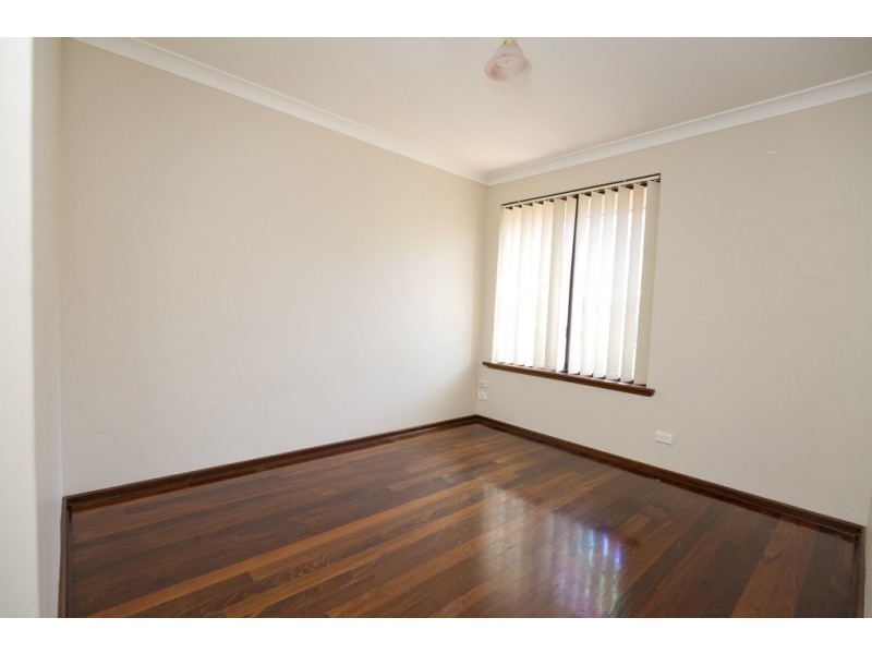 1 Silkwood Close, Halls Head WA 6210