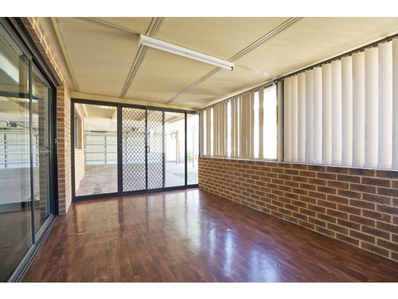 1 Silkwood Close, Halls Head WA 6210