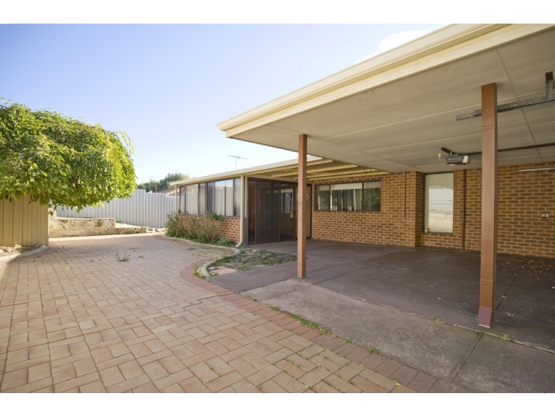 1 Silkwood Close, Halls Head WA 6210