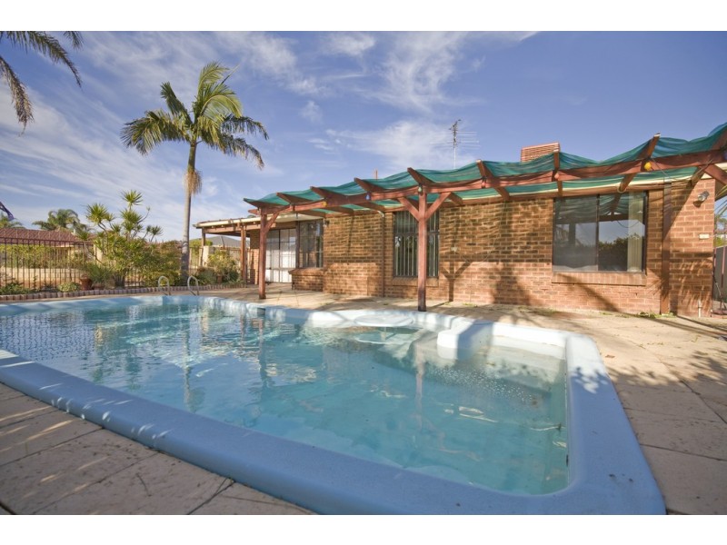 1 Silkwood Close, Halls Head WA 6210