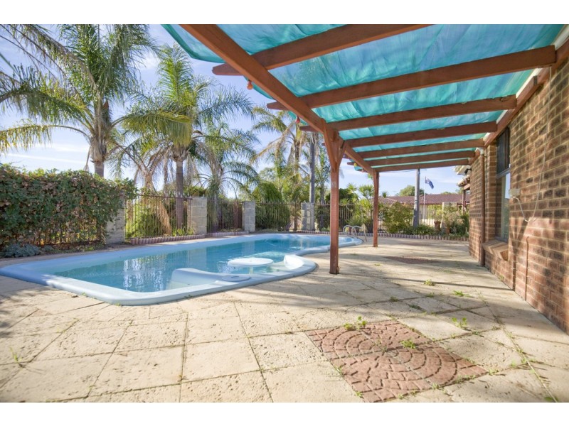 1 Silkwood Close, Halls Head WA 6210