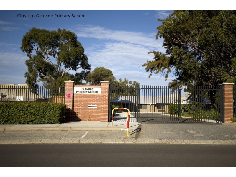 1 Silkwood Close, Halls Head WA 6210