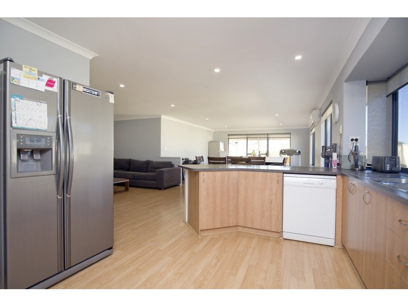 105 Touchstone Drive, Dawesville WA 6211