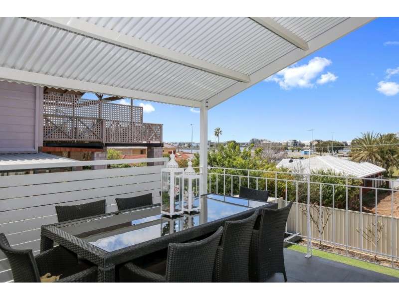 37 Hill Street, Halls Head WA 6210