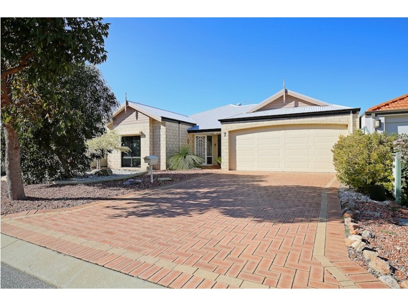 7 Black Swan View, Dudley Park WA 6210