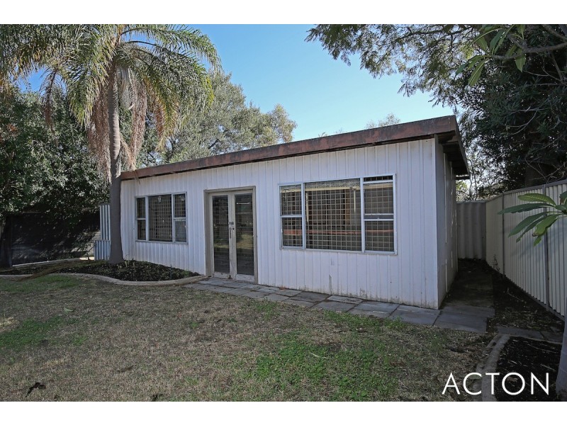 24 Comet Street, Dudley Park WA 6210