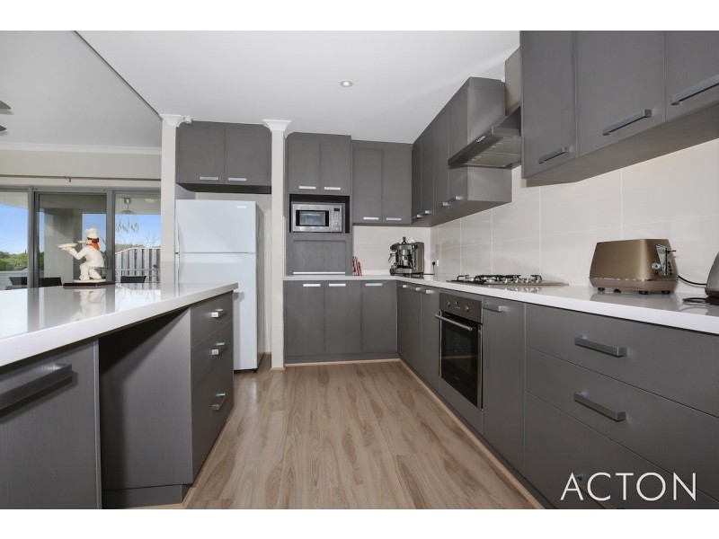 16 Cruentas Way, Halls Head WA 6210