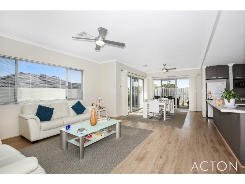 16 Cruentas Way, Halls Head WA 6210