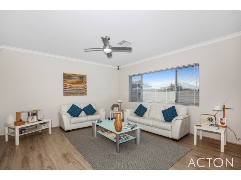 16 Cruentas Way, Halls Head WA 6210