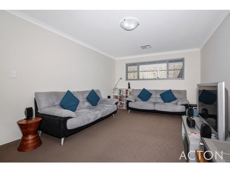 16 Cruentas Way, Halls Head WA 6210