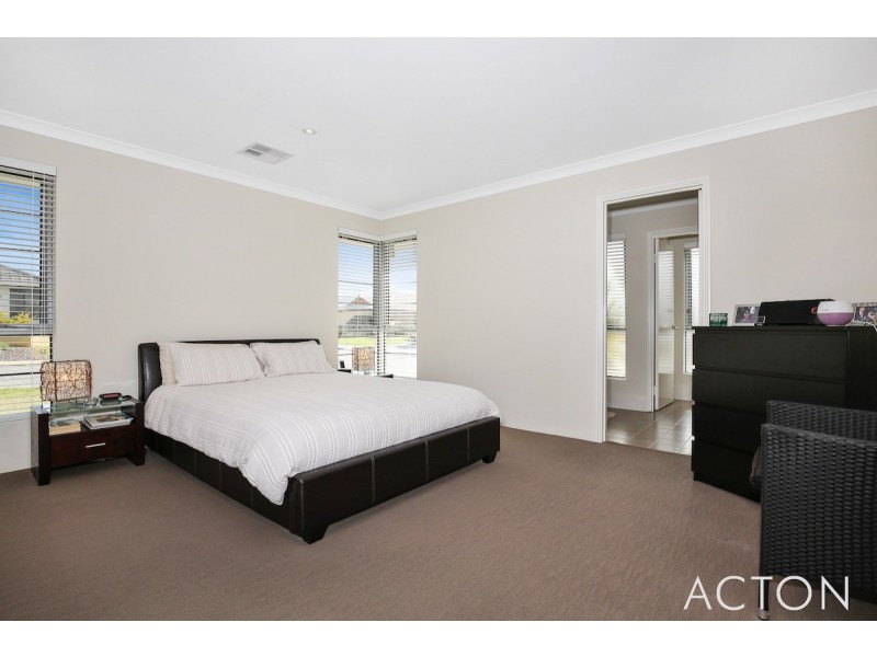 16 Cruentas Way, Halls Head WA 6210