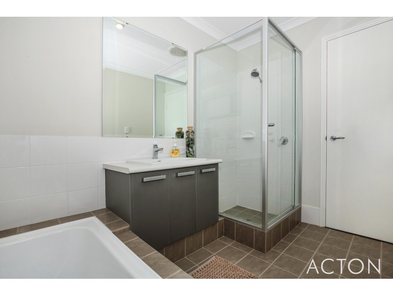 16 Cruentas Way, Halls Head WA 6210