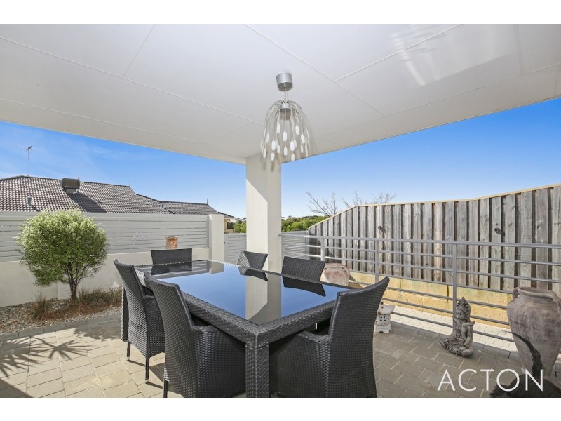 16 Cruentas Way, Halls Head WA 6210