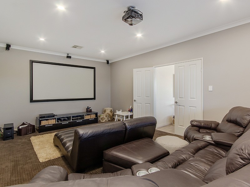 13 Nyari Court, Halls Head WA 6210