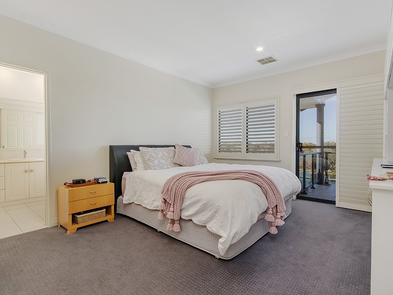 13 Nyari Court, Halls Head WA 6210