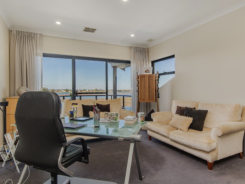 13 Nyari Court, Halls Head WA 6210