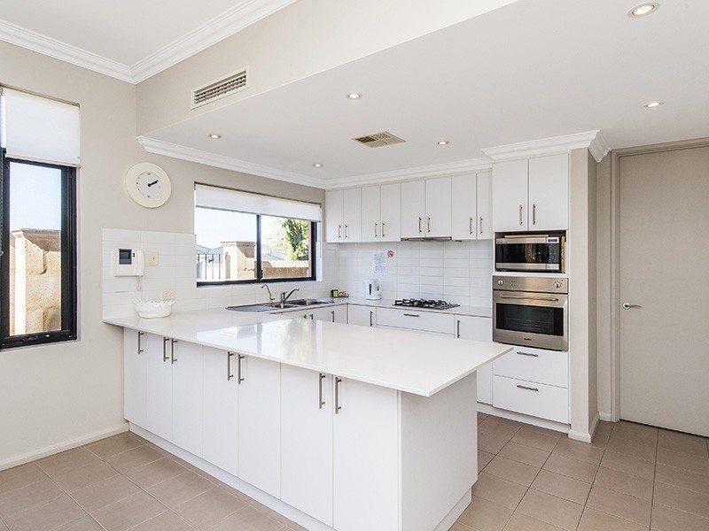 19/2 The Pass, Dawesville WA 6211