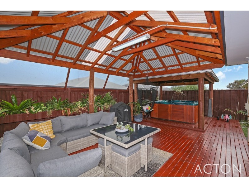 12 Splendens Turn, Halls Head WA 6210