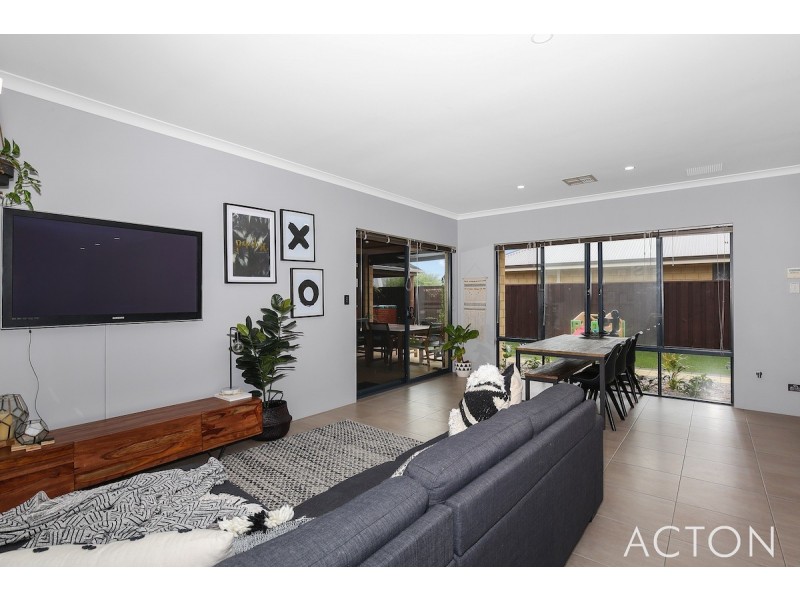 12 Splendens Turn, Halls Head WA 6210