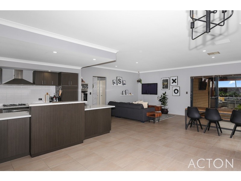 12 Splendens Turn, Halls Head WA 6210