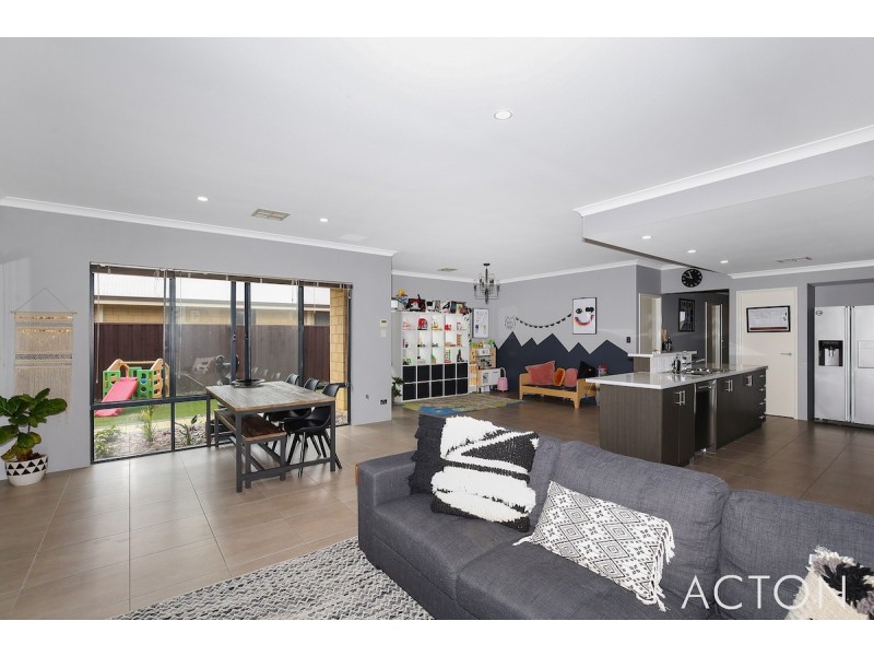 12 Splendens Turn, Halls Head WA 6210