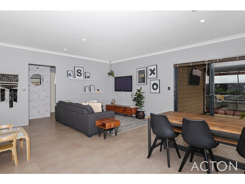 12 Splendens Turn, Halls Head WA 6210