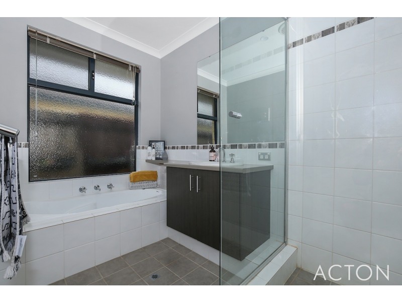 12 Splendens Turn, Halls Head WA 6210