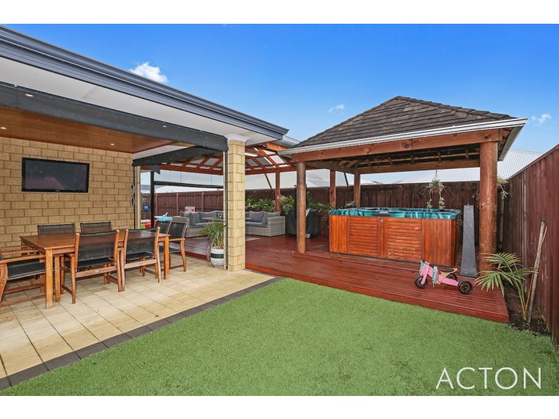 12 Splendens Turn, Halls Head WA 6210