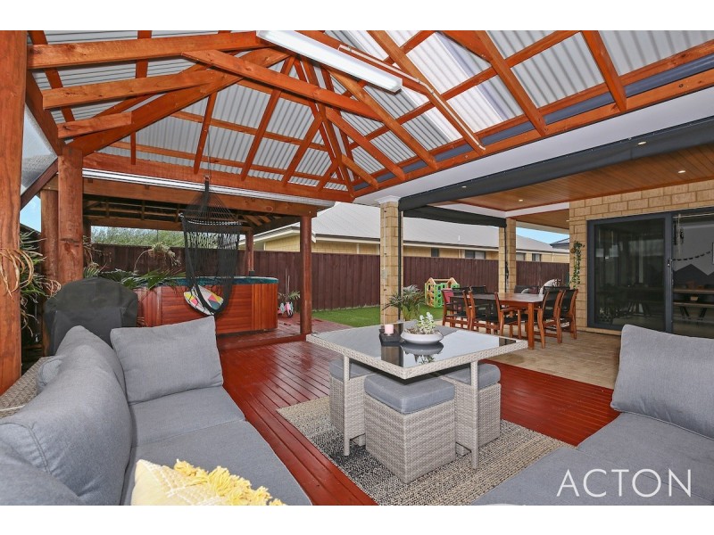 12 Splendens Turn, Halls Head WA 6210