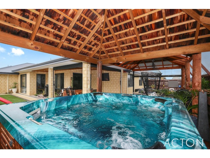 12 Splendens Turn, Halls Head WA 6210