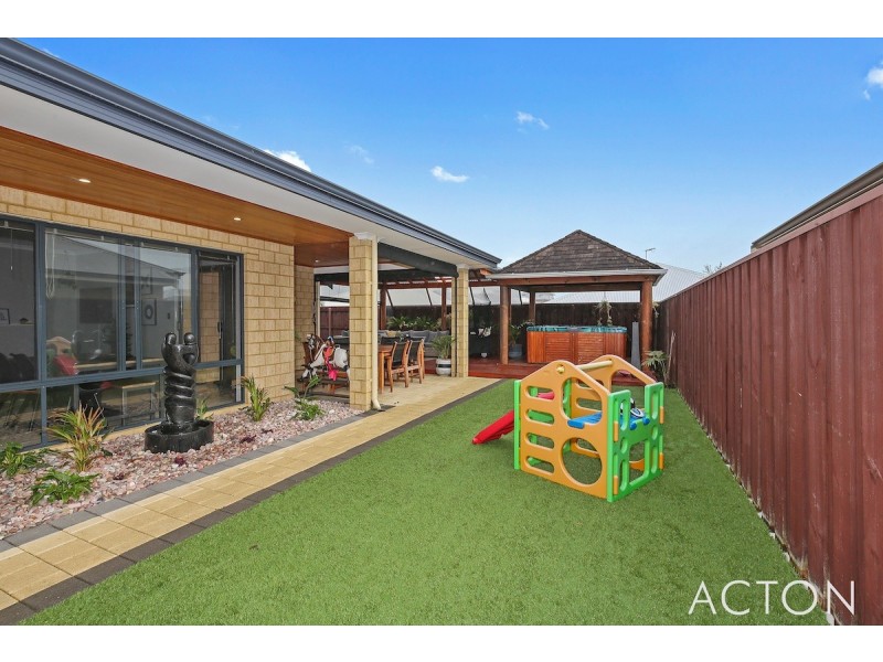 12 Splendens Turn, Halls Head WA 6210