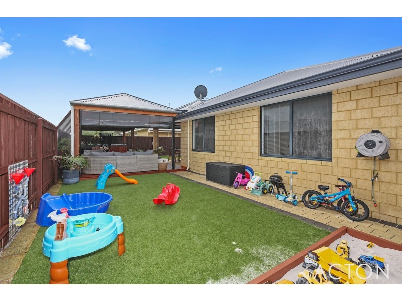 12 Splendens Turn, Halls Head WA 6210