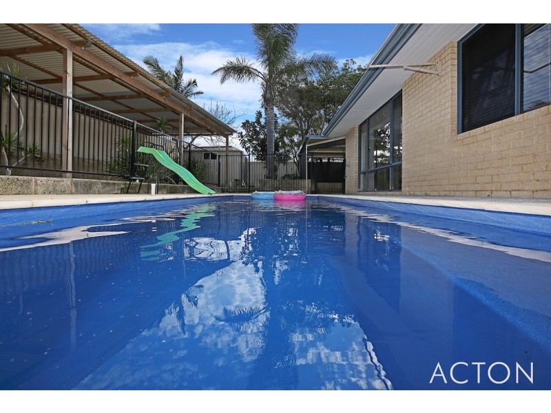 69 Floribunda Ave, Halls Head WA 6210
