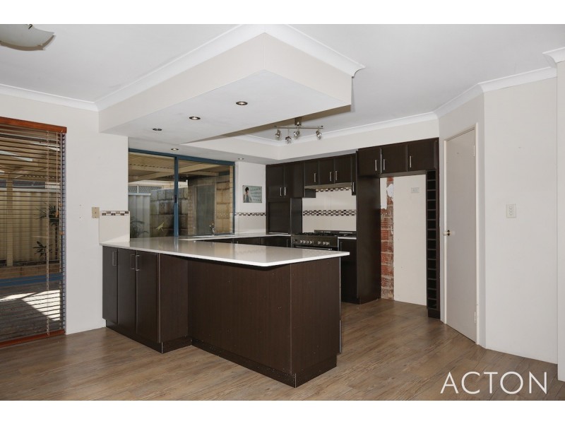 69 Floribunda Ave, Halls Head WA 6210