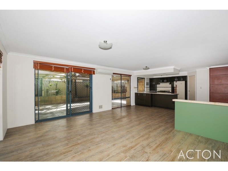 69 Floribunda Ave, Halls Head WA 6210