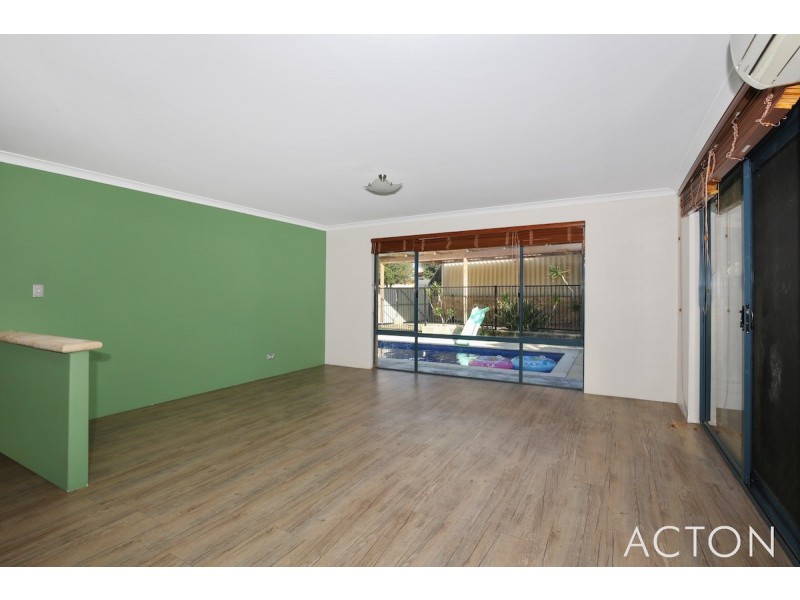 69 Floribunda Ave, Halls Head WA 6210