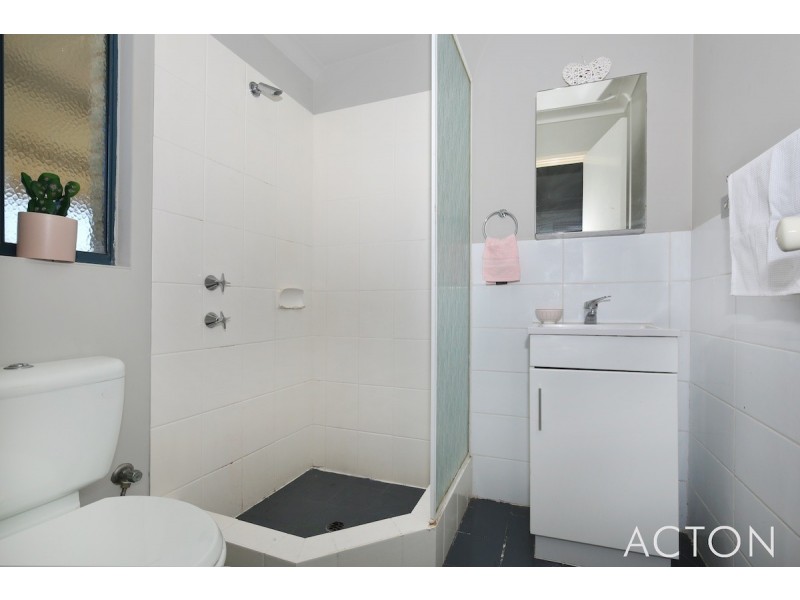 69 Floribunda Ave, Halls Head WA 6210