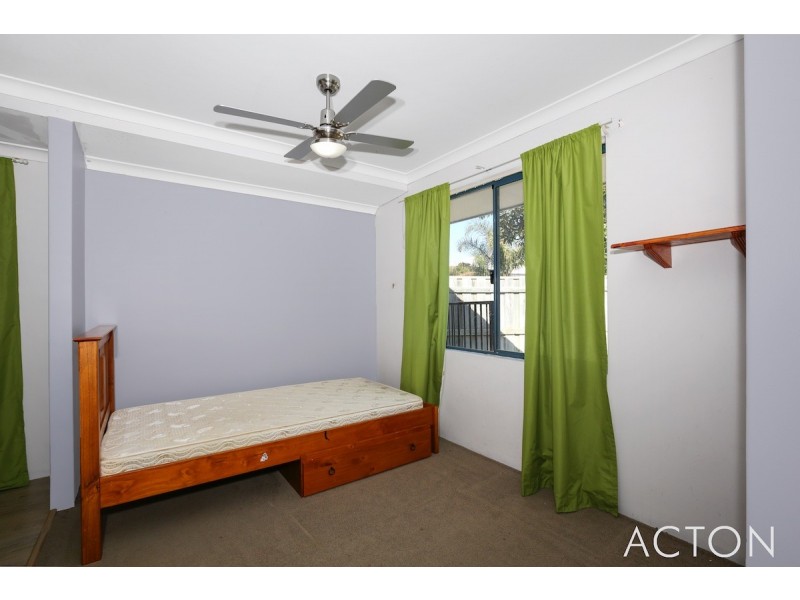 69 Floribunda Ave, Halls Head WA 6210
