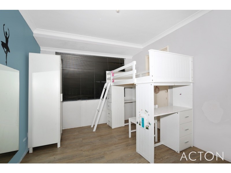 69 Floribunda Ave, Halls Head WA 6210