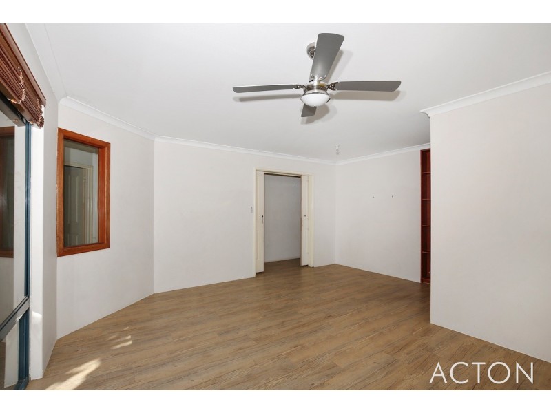 69 Floribunda Ave, Halls Head WA 6210