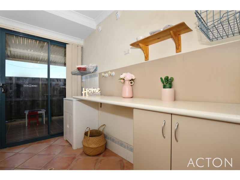 69 Floribunda Ave, Halls Head WA 6210