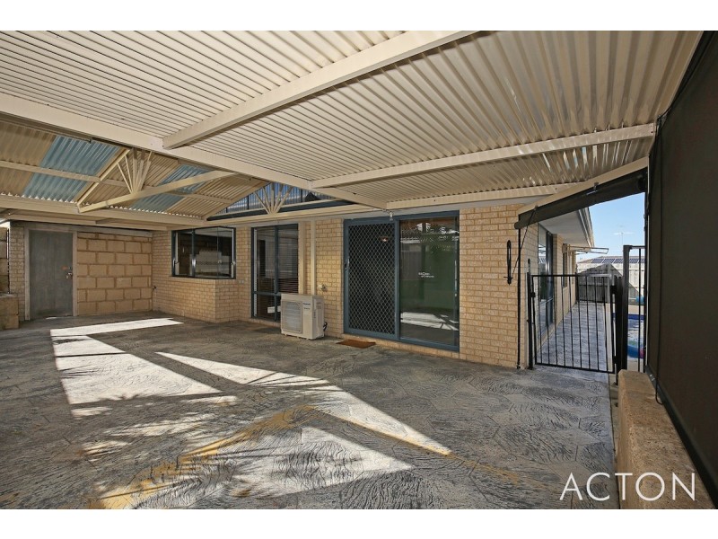 69 Floribunda Ave, Halls Head WA 6210