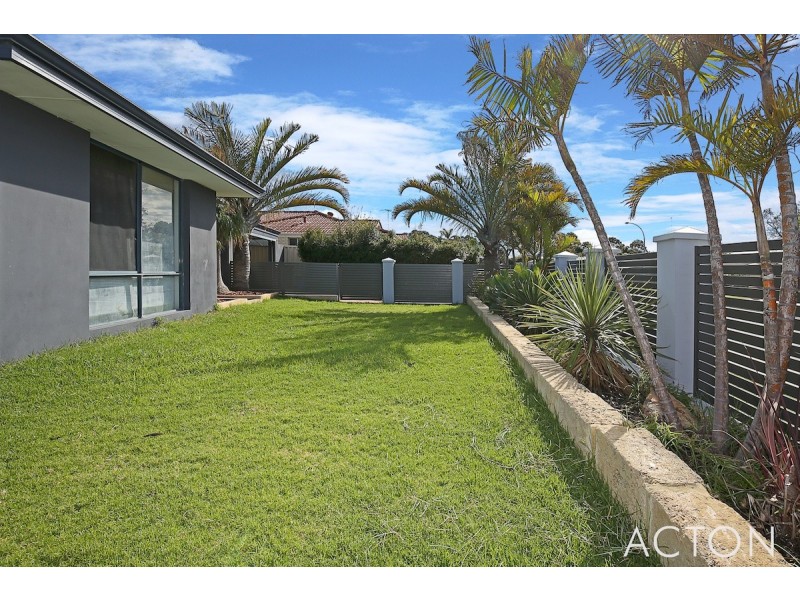 69 Floribunda Ave, Halls Head WA 6210